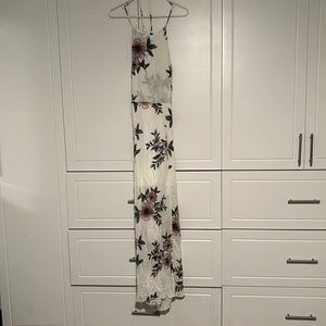 NWT Fashion Nova rayon maxi dress w/ halter neck and criss cross back. Size 1X.